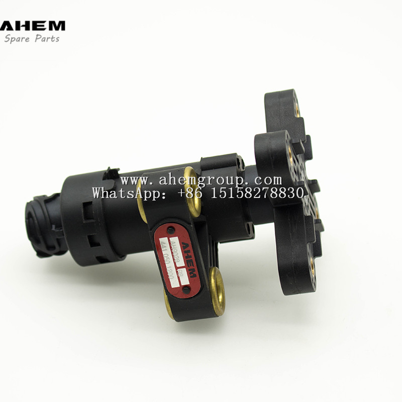 truck air brake valve unloader valve wabco 4410501200 for benz iveco Featured Image