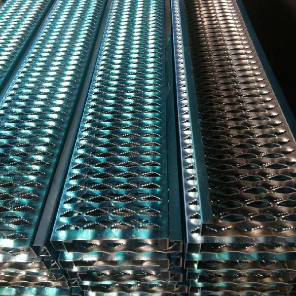 Anti skid Perforated Metal Plate Grip Strut Safety Grating