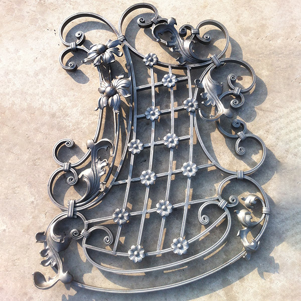 China Manufacturer Forged Steel Gate Ornaments Design Featured Image