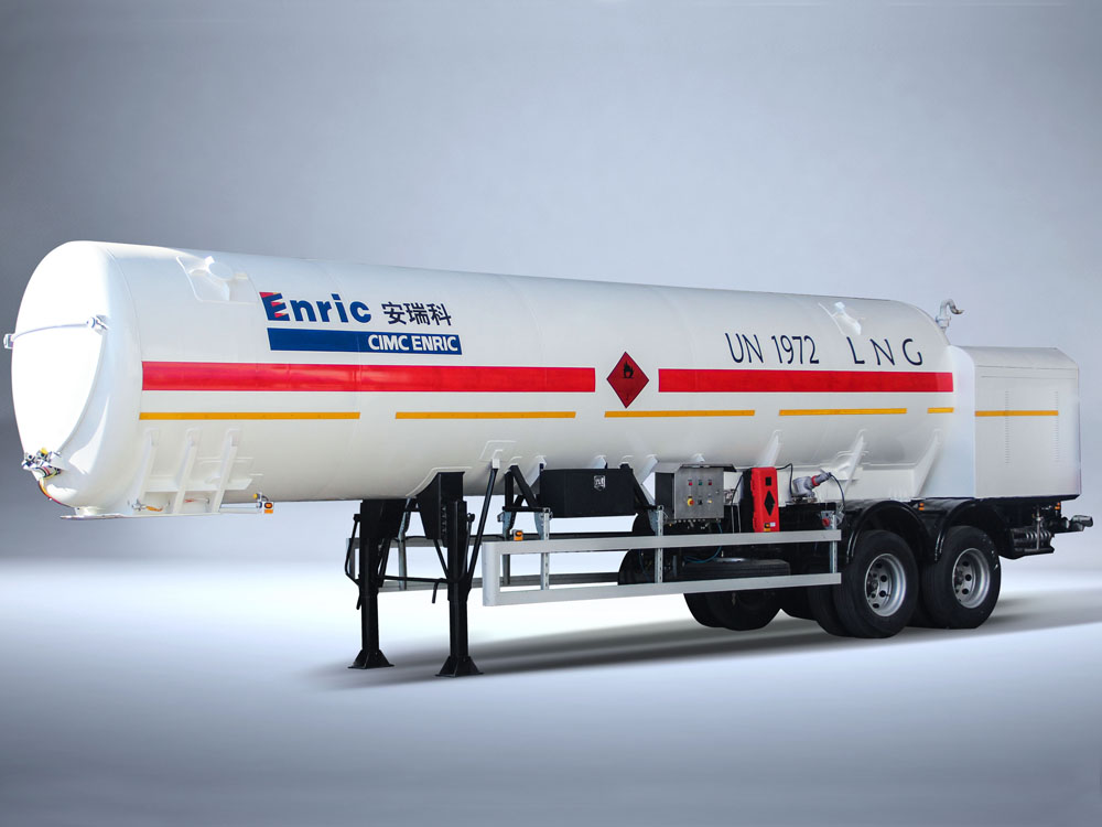 LNG refueling semi-trailer