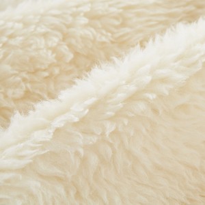 Stock of 100% Polyester Sherpa Fleece Underblanket