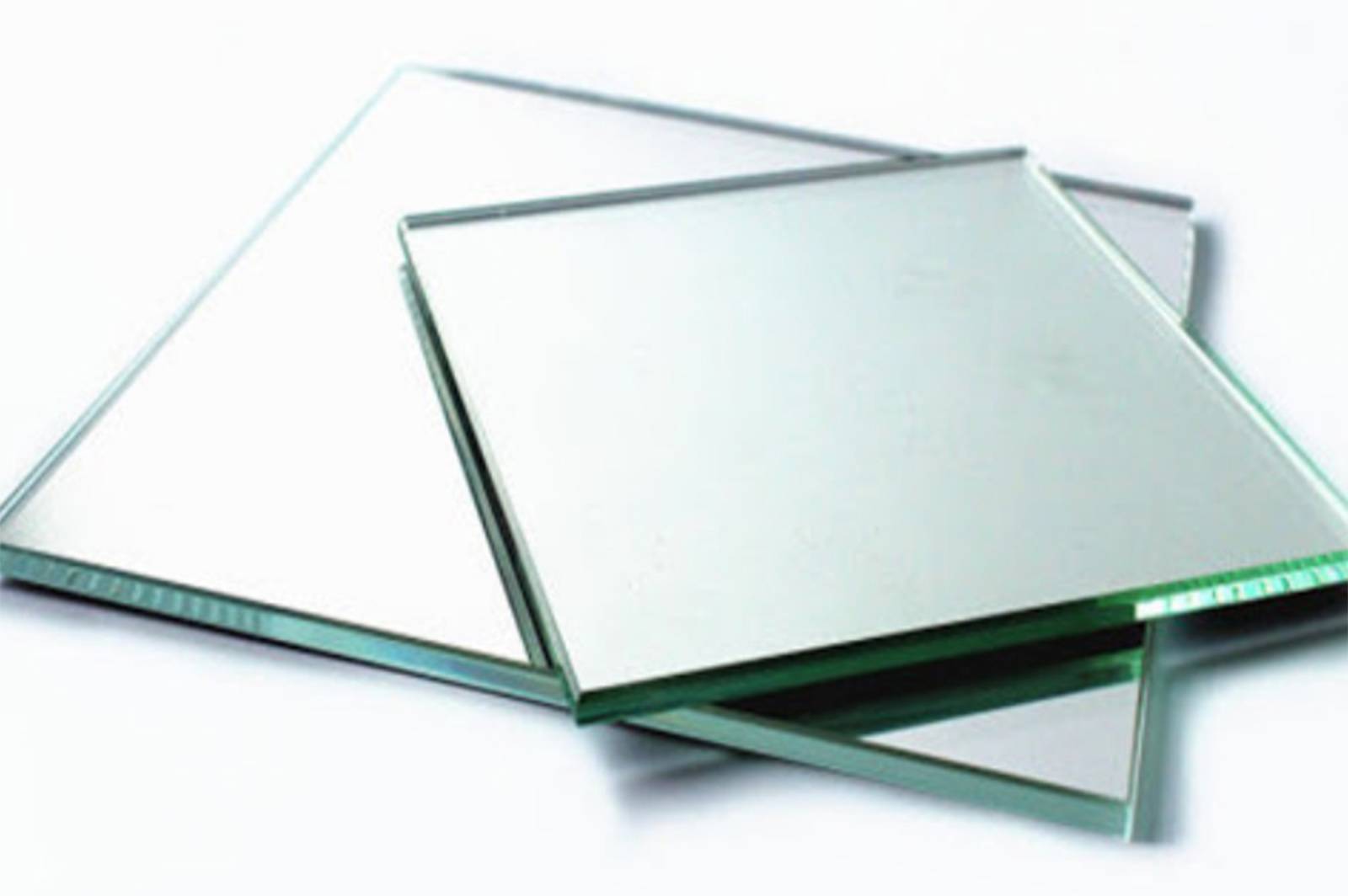 Which Kind of Plastic Mirrors Can Replace Glass Mirrors Without deformation in the case of large areas?
