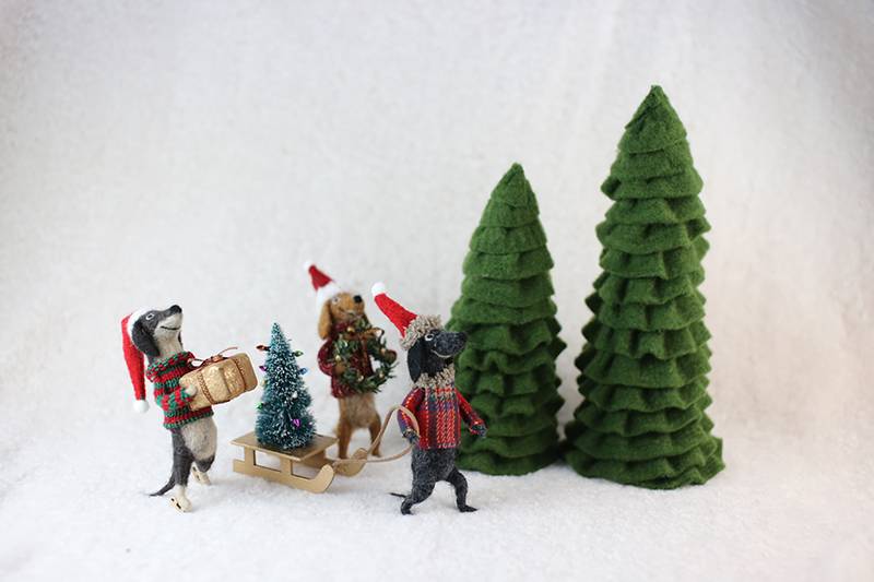 Christmas tree decoration puppies with trees decor Featured Image