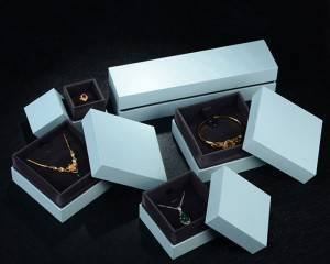 Wholesale Premium Custom Logo Paper Cardboard Velvet Foam Insert Ring Bracelet Gift Packaging Private Label Jewelry Box