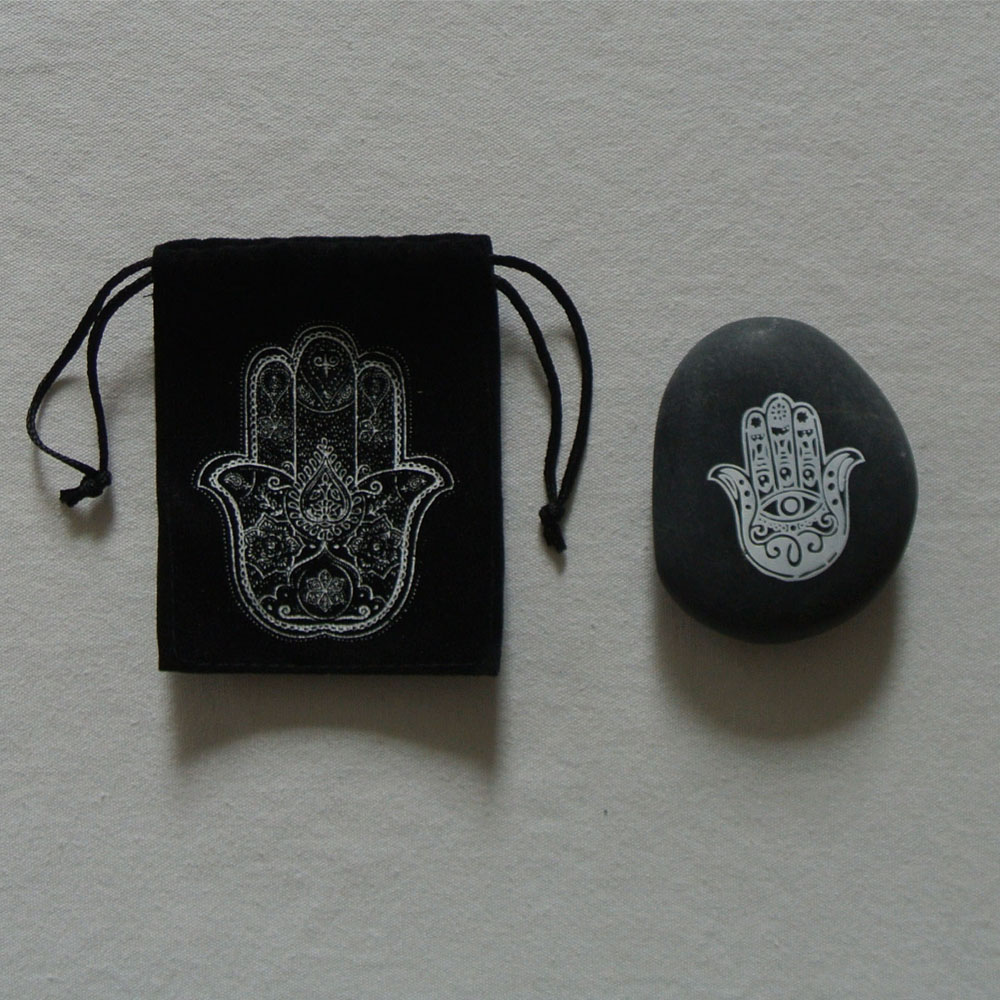 natural pebble stone with customized printing designs of hamsa hand black pebbles polish stone