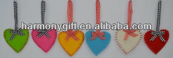 Item 6703 non-woven fabric hearts with hem, with ribbon