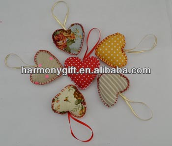 Item 6911 fabric hearts with hem, with ribbon