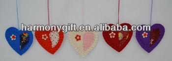 Item 6702 thick non woven fabric hearts with patch, with rope