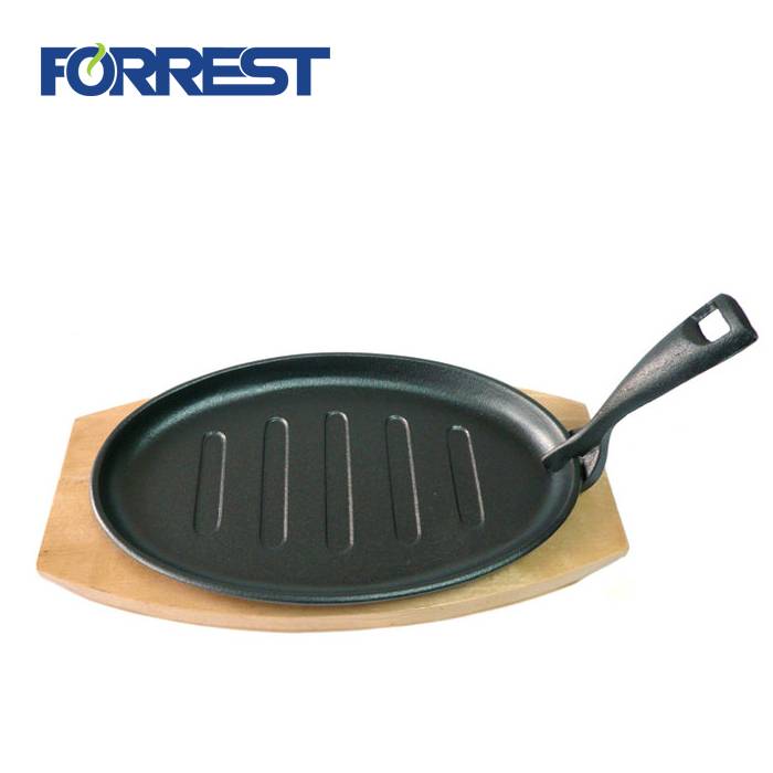Cast iron fry pan with removable handle