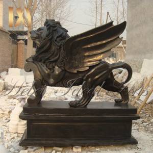 Natuarl black marble lion with wings for sale