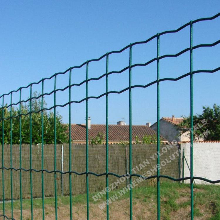 Welded Galvanized PVC Coated Fence1.7mm 100mm PVC UV Protector
