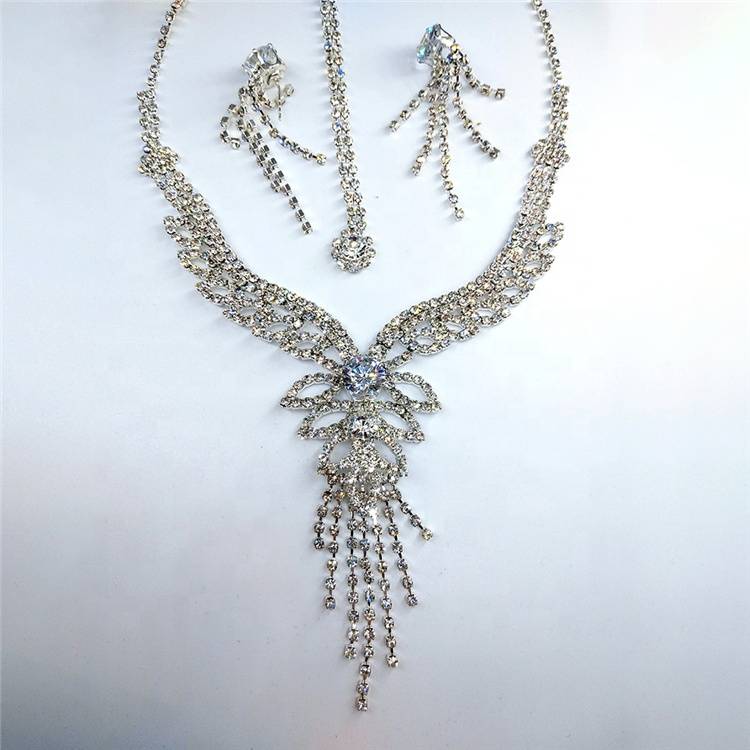 High quality and good price 2019 women merry rhinestone chain fashion necklace