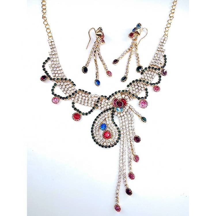Wholesale low price 2019 popular women rhinestone women chain gold necklace