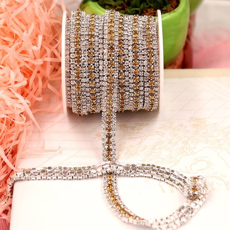 Factory Hot Selling Silver and Gold Crystal Rhinestone Cup Chain for Garment