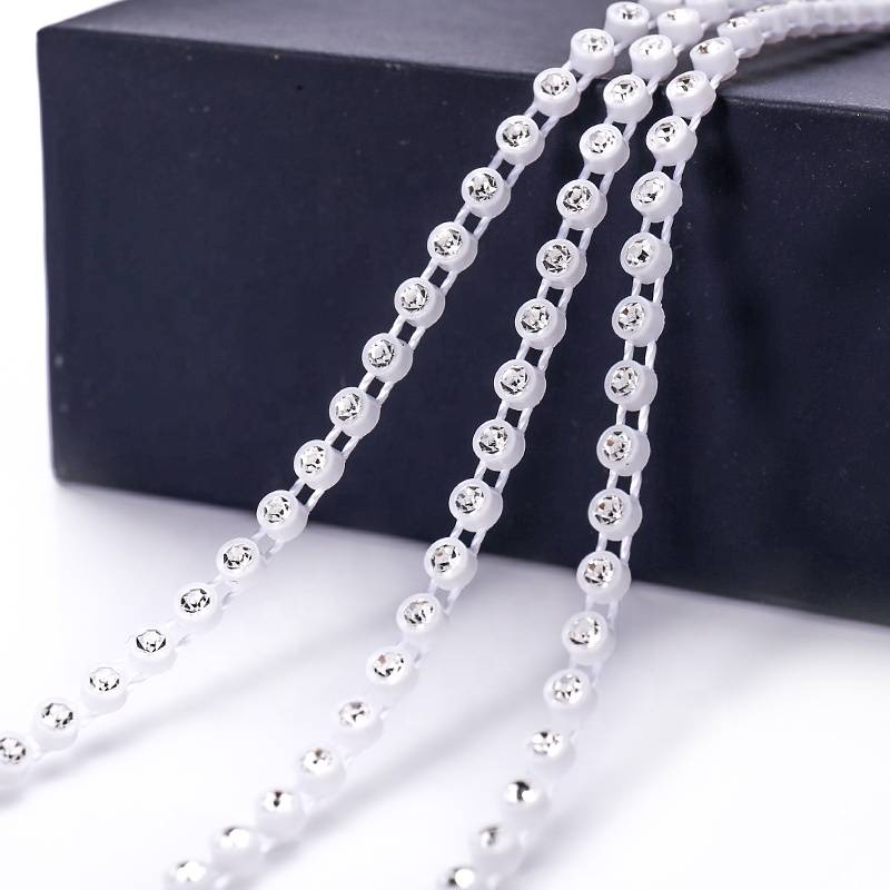 Factory Wholesale Low Price Shoes Customized Plastic Cup Crystal Rhinestone Chain