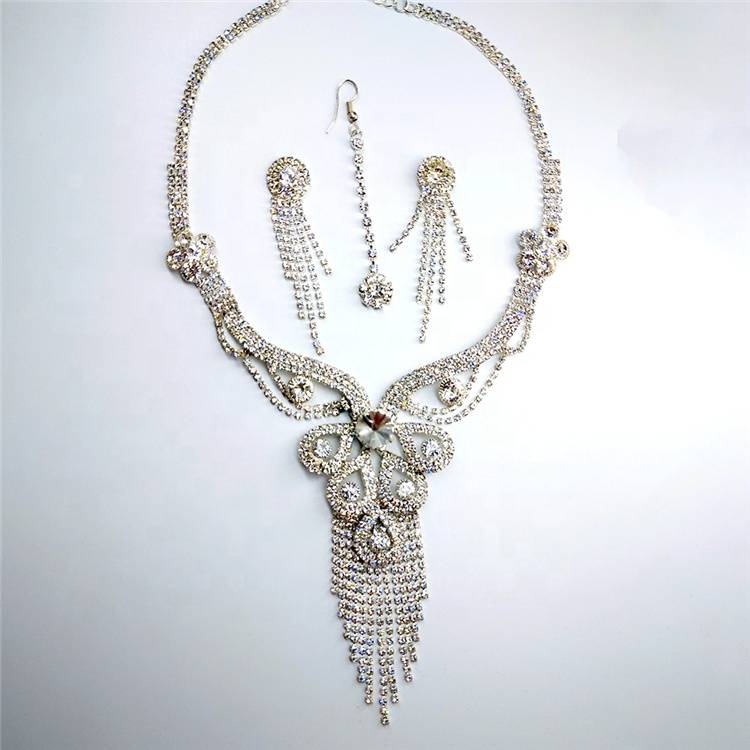 Wholesale fashion women custom 2019 european rhinestone chain name necklace