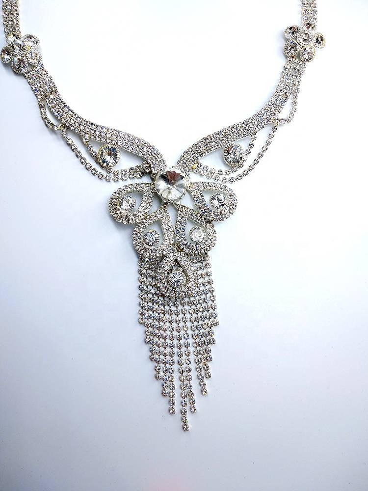 Wholesale fashion women custom 2019 european rhinestone chain name necklace