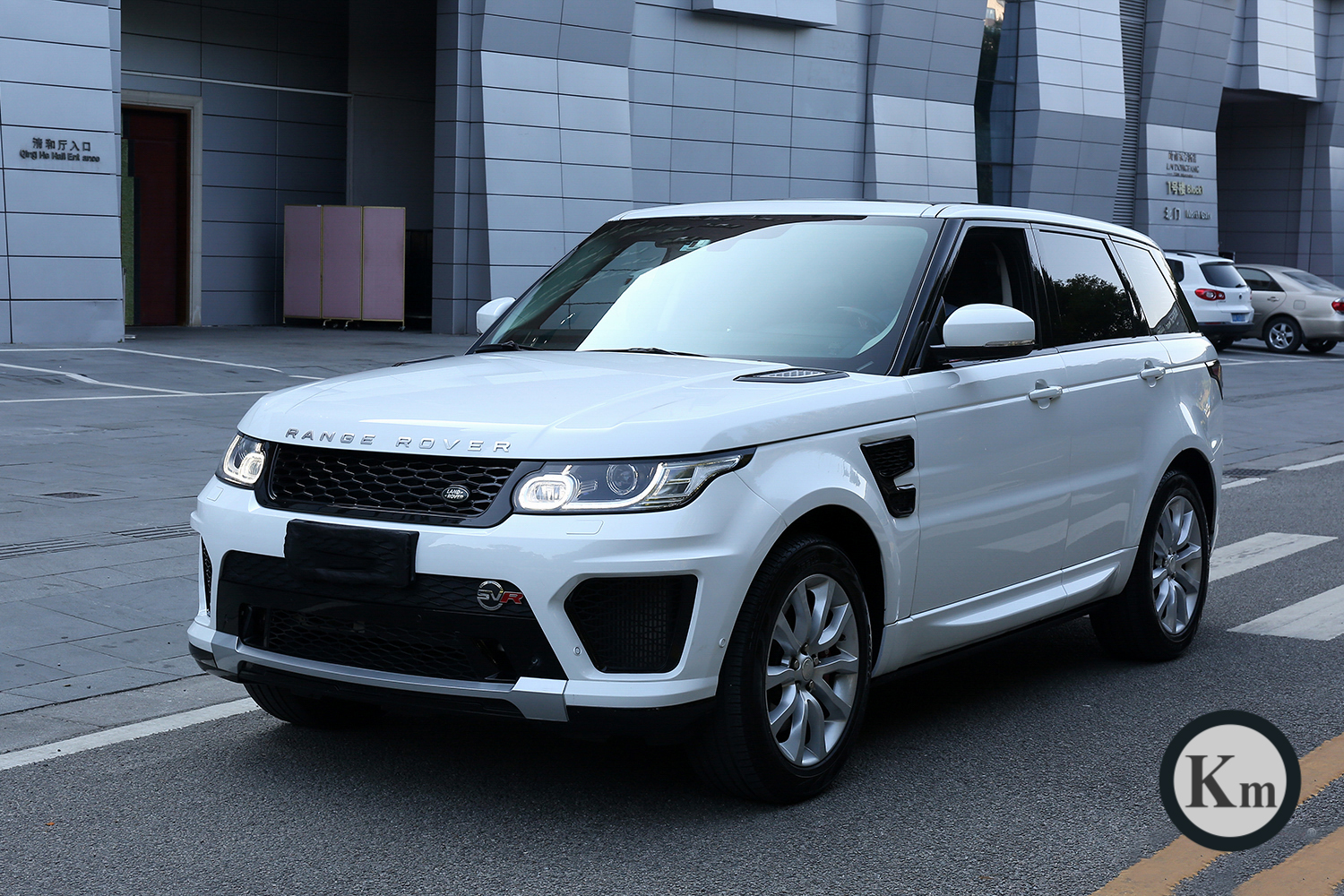 Automobile refitting for Land Rover Range Rover Modified to SVR14- 17and replacement parts High-quality and beautiful decoration
