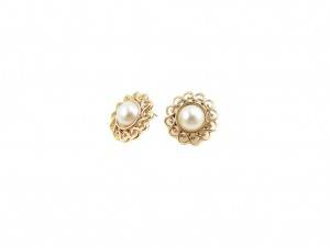 Flower ear studs with pearl
