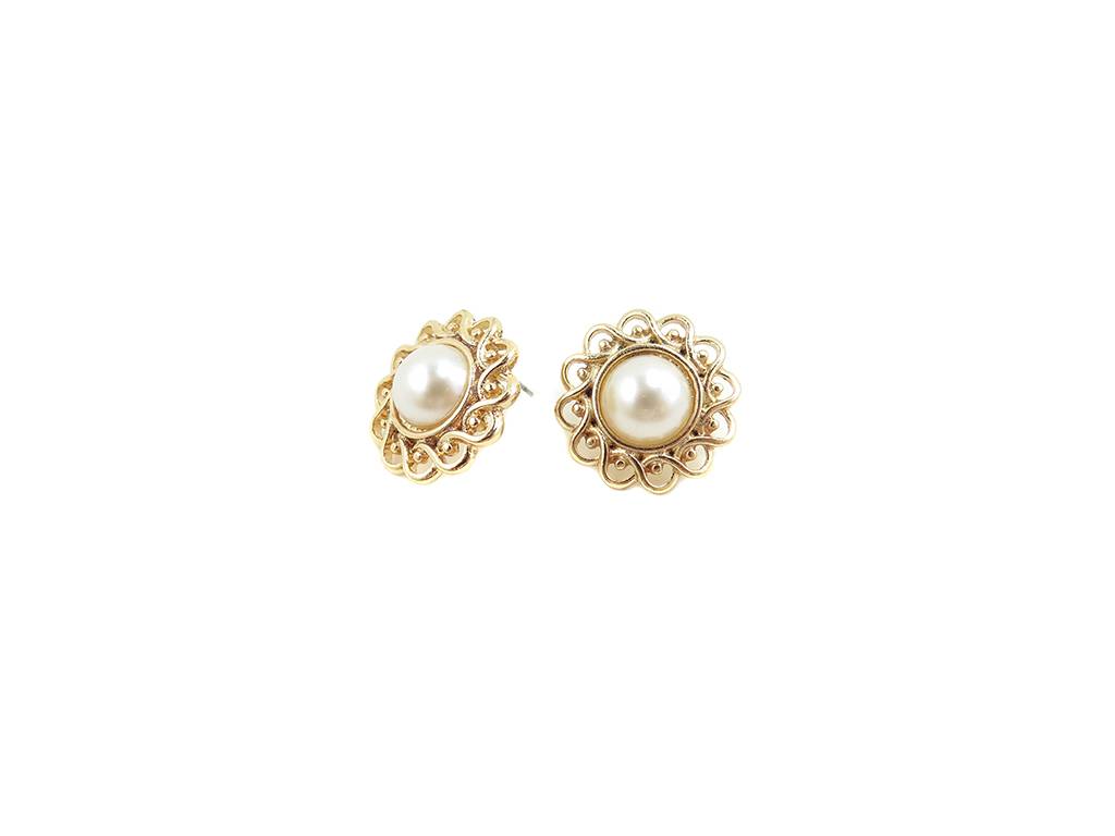 Flower ear studs with pearl