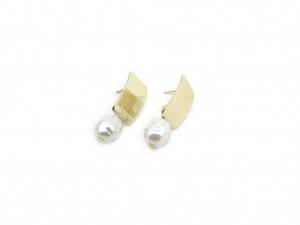 Drop rectangle pierced earrings with pearls