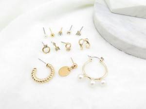 gold ring opening geometry earring