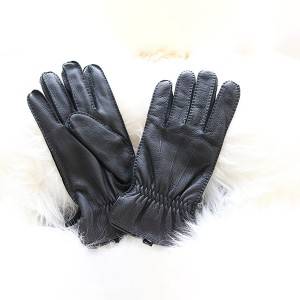 Deerskin driving stylish handsewn gloves with three points of hand-stitching