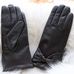 Ladies sheep leather gloves with a bow
