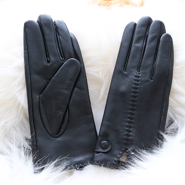 Ladies sheep leather gloves with 2 rows of hand-stitching on back Featured Image