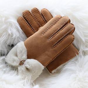 Ladies handmade whole sheepskin gloves with a bow Feature