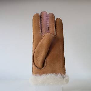 Ladies handmade whole sheepskin gloves characterised stylish knuckle holes