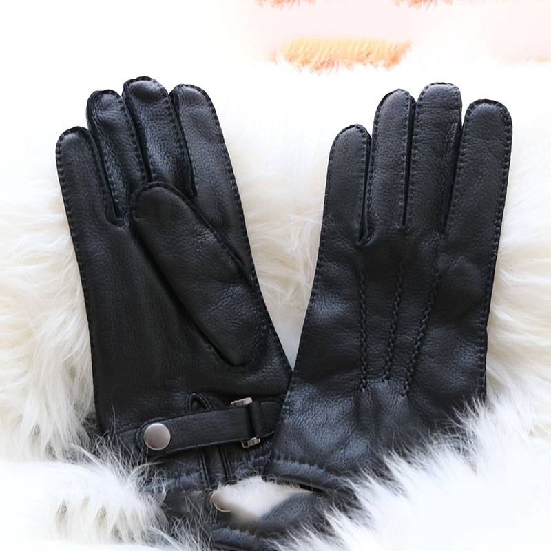 casual handsewn deerskin gloves with three points Featured Image