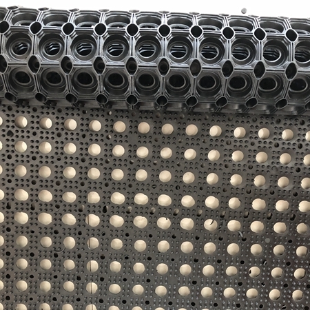 Interlocking anti fatigue rubber floor holes mat