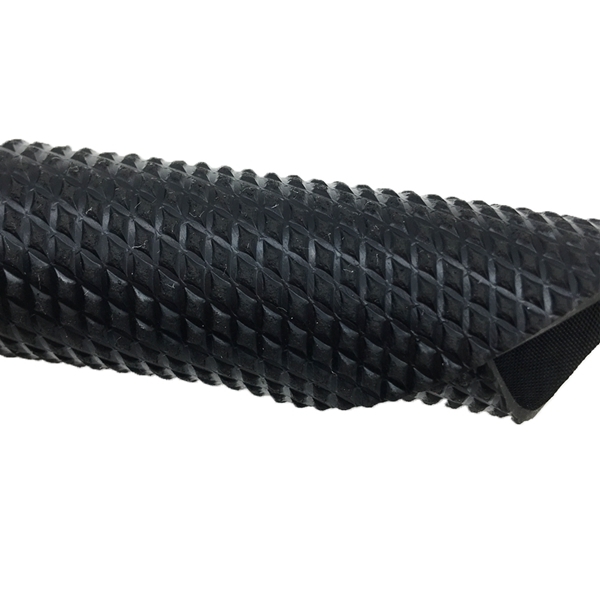 Anti-skidding Wear-resistant Black Diamond Tread Pattern Rubber Sheet