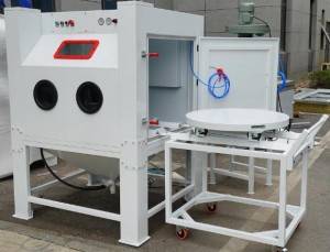 Automatic sand blasting cabinet with 4 guns for blasting mou