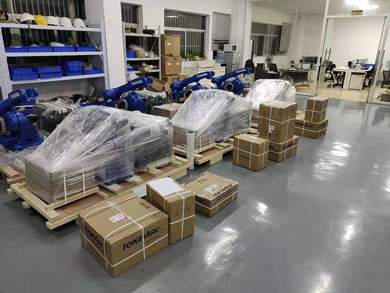 warehouse robot packing