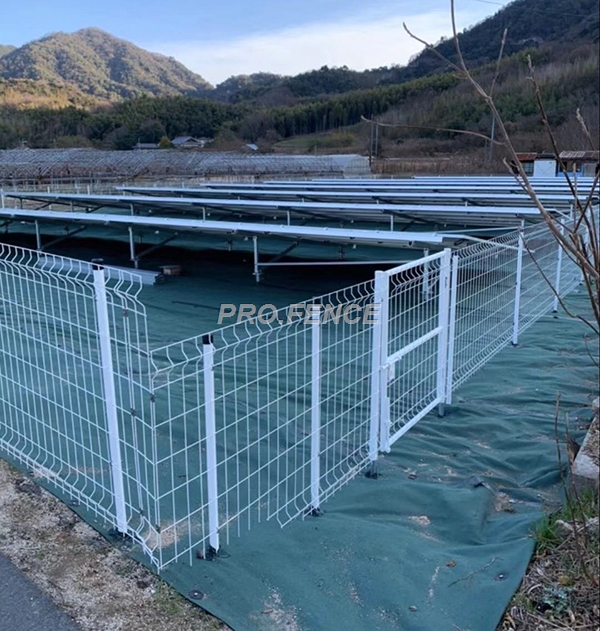 M-shaped-welded-wire-mesh-fence(one-piece-post)