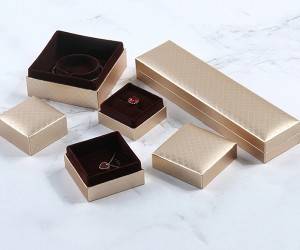 Customized pearlescent color surface various embossed jewelry gift box set
