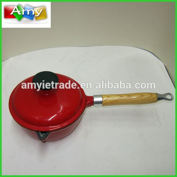 17.5cm Cast iron Sauce Pan with Wooden Handle