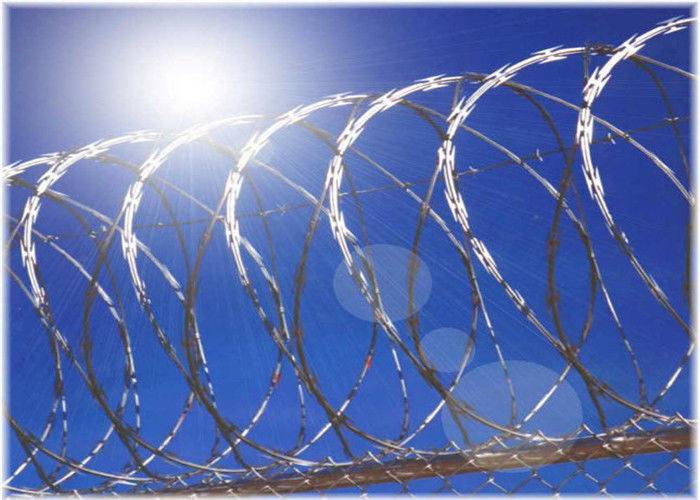 Hot Dip Galvanized Barbed Wire Single Coiled Razor Wire Mesh Fence 900mm Diameter