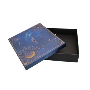 Lid And Bottom Clothing Box With Hot Stamping Design