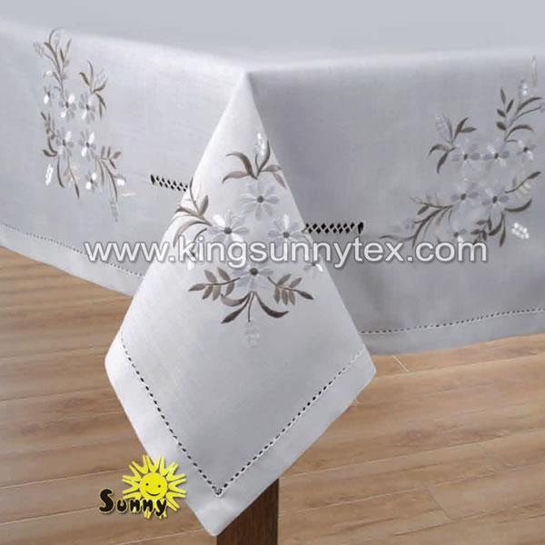 100% Polyester Tablecloth With Embroidery