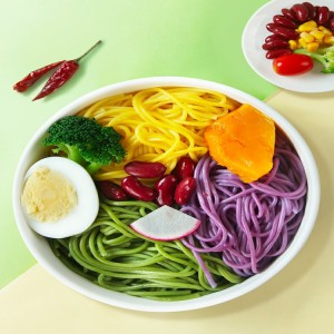 Noodles with vegetable and fruit juice